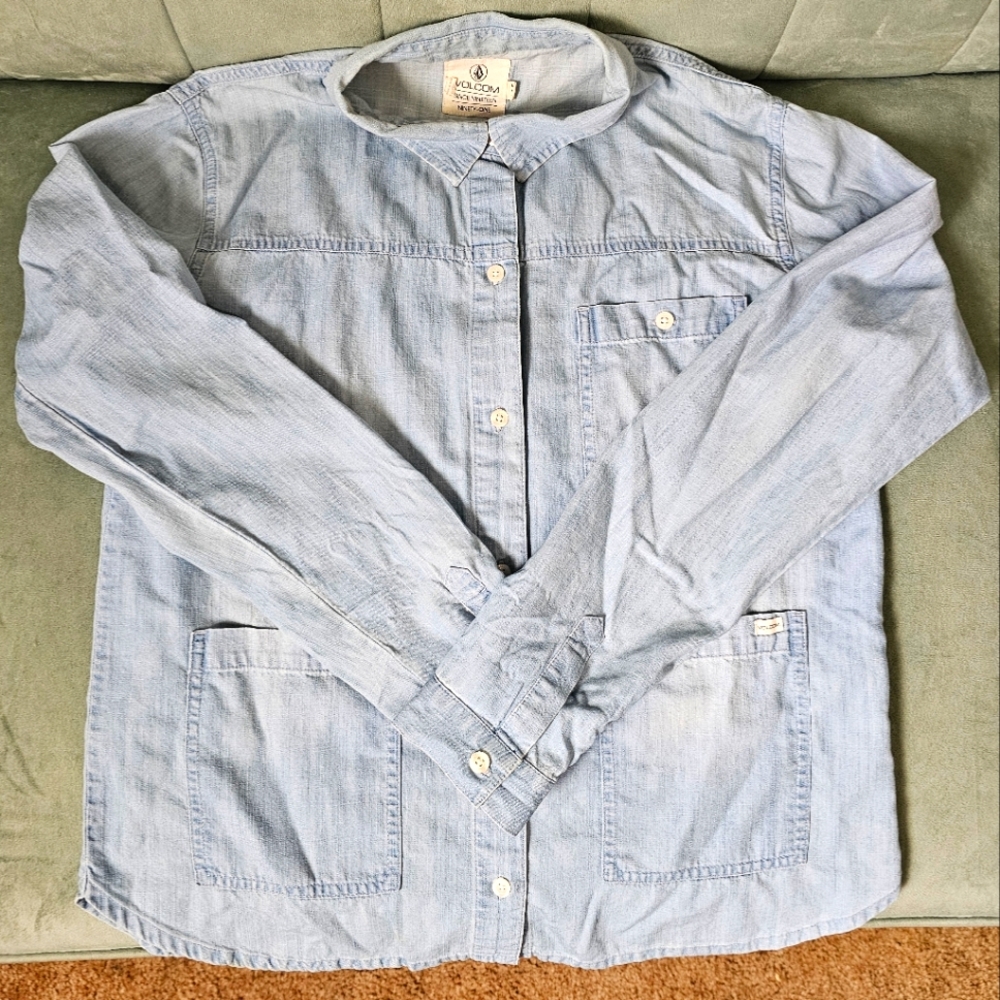 Volcom Light Blue Chambray Collared Button Down Artist Shirt Women's Medium